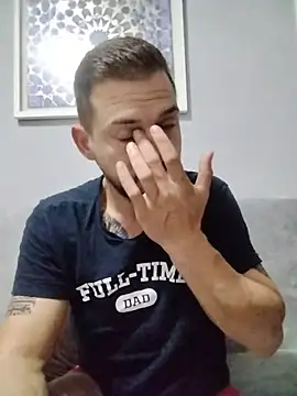 Snapshot of iurinicola chatting on 10/31/25, 04:35 iurinicola online show from 10/31/25, 04:35