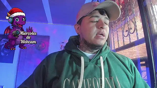 Snapshot of Strip_Classes_Col chatting on 12/17/25, 03:07 Strip Classes Col online show from 12/17/25, 03:07