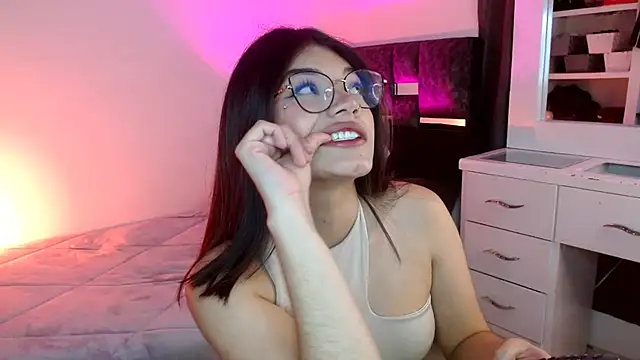  Camilaaa  online show from 10/10/25, 07:18