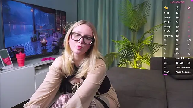 Snapshot of BlissBluett chatting on 03/06/25, 02:30 BlissBluett online show from 03/06/25, 02:30