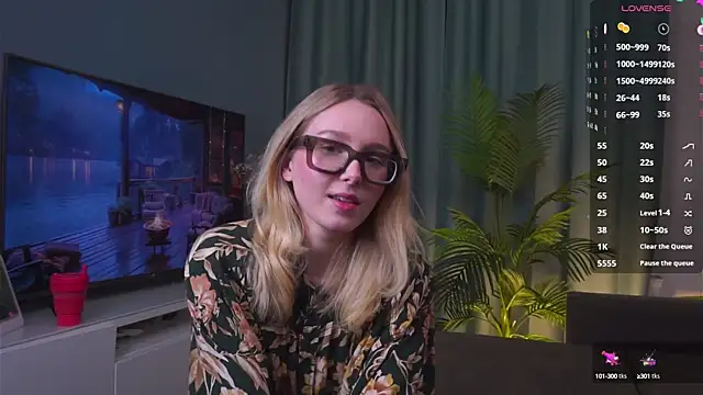 Snapshot of BlissBluett chatting on 03/06/25, 07:43 BlissBluett online show from 03/06/25, 07:43