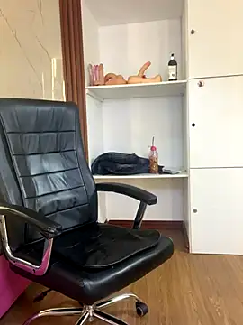 Snapshot of PinkyMoon chatting on 11/13/25, 05:39 PinkyMoon online show from 11/13/25, 05:39