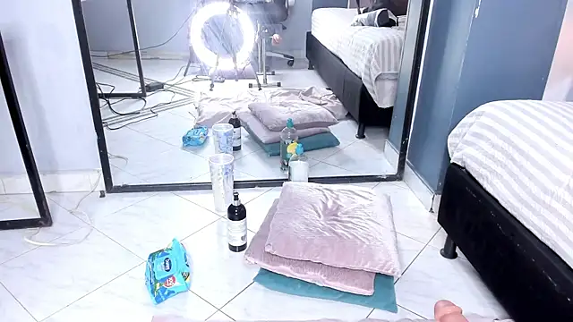 Melissa 23  online show from 04/18/26, 11:58