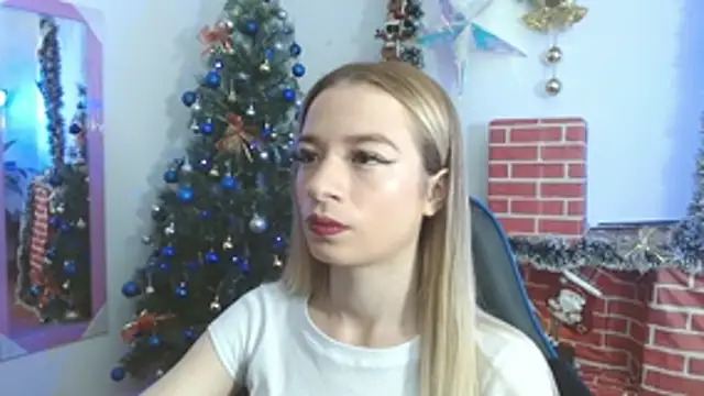 Snapshot of hannah_026 chatting on 12/23/25, 10:02 hannah 026 online show from 12/23/25, 10:02