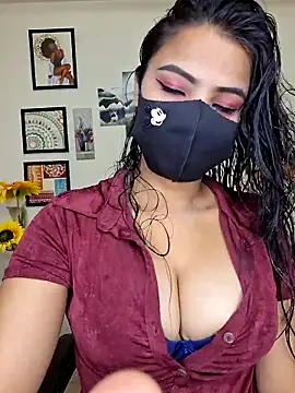 Snapshot of Noor-Bold chatting on 12/15/25, 01:43 Noor-Bold online show from 12/15/25, 01:43