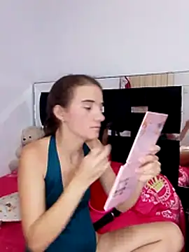 Snapshot of ArianaaGrace chatting on 12/03/25, 09:35 ArianaaGrace online show from 12/03/25, 09:35