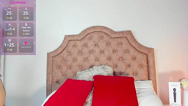 ArianaaGrace online show from 12/16/25, 07:30