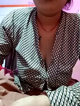 Snapshot of Beautiful_Puja chatting on 03/09/25, 11:25 Beautiful Puja online show from 03/09/25, 11:25