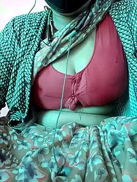 Snapshot of Beautiful_Puja chatting on 03/19/25, 10:33 Beautiful Puja online show from 03/19/25, 10:33