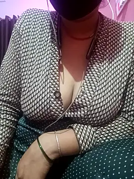 Snapshot of Beautiful_Puja chatting on 03/22/25, 04:47 Beautiful Puja online show from 03/22/25, 04:47