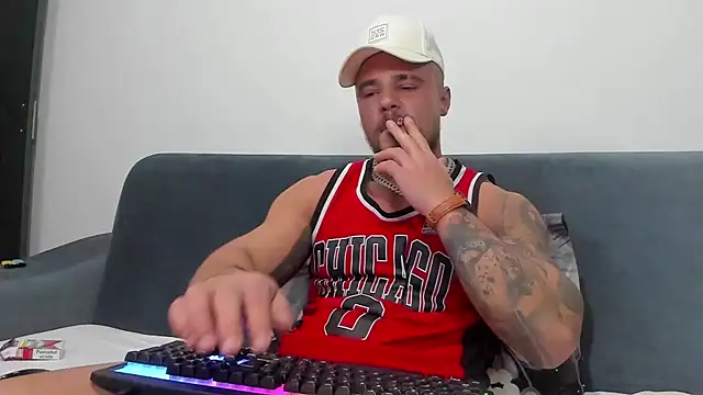 Snapshot of Tiberius_hunk chatting on 03/21/25, 08:50 Tiberius hunk online show from 03/21/25, 08:50