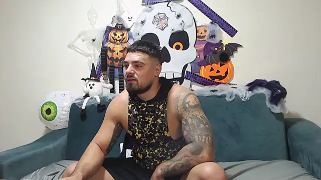 Snapshot of Tiberius_hunk chatting on 10/27/25, 02:10 Tiberius hunk online show from 10/27/25, 02:10