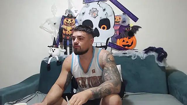 Snapshot of Tiberius_hunk chatting on 10/28/25, 07:01 Tiberius hunk online show from 10/28/25, 07:01