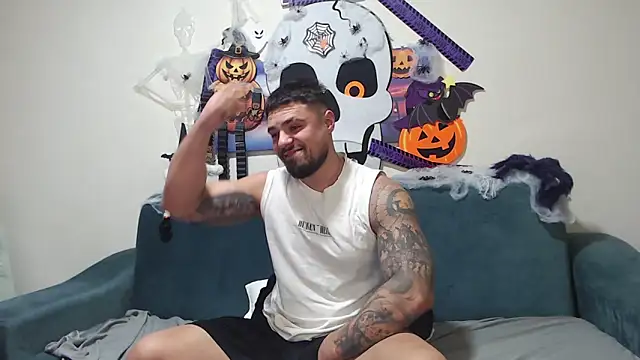 Snapshot of Tiberius_hunk chatting on 10/29/25, 10:28 Tiberius hunk online show from 10/29/25, 10:28