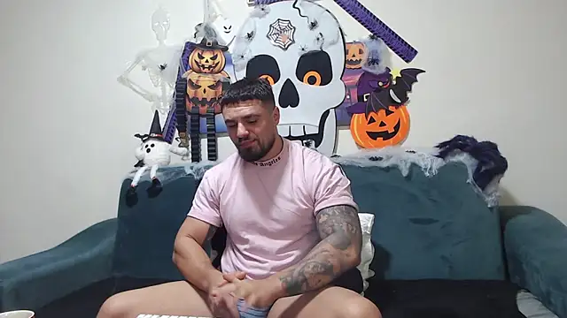 Snapshot of Tiberius_hunk chatting on 10/31/25, 08:15 Tiberius hunk online show from 10/31/25, 08:15