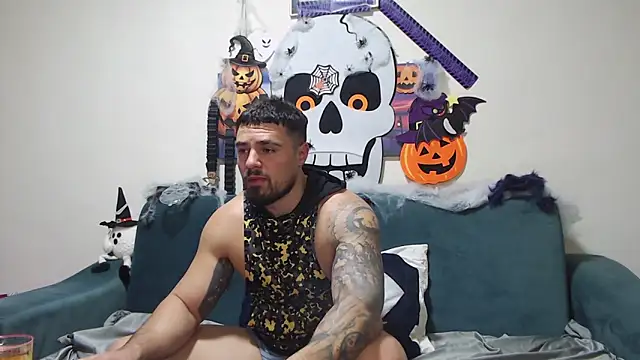 Snapshot of Tiberius_hunk chatting on 11/04/25, 09:03 Tiberius hunk online show from 11/04/25, 09:03