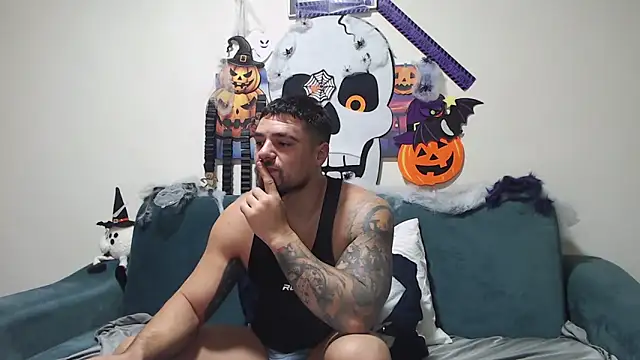 Snapshot of Tiberius_hunk chatting on 11/05/25, 11:54 Tiberius hunk online show from 11/05/25, 11:54