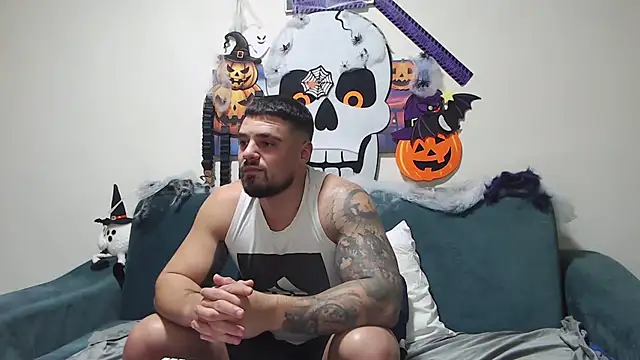 Snapshot of Tiberius_hunk chatting on 11/06/25, 07:04 Tiberius hunk online show from 11/06/25, 07:04