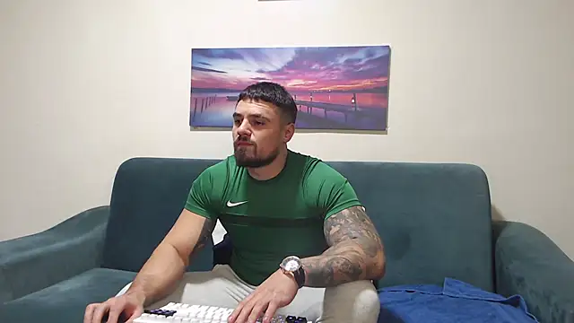 Snapshot of Tiberius_hunk chatting on 12/01/25, 05:40 Tiberius hunk online show from 12/01/25, 05:40