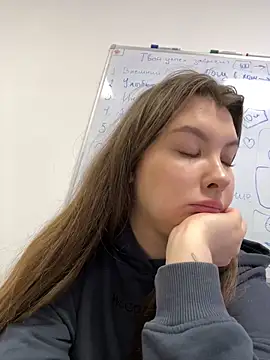 Snapshot of HannaJohnson chatting on 03/11/25, 09:34 HannaJohnson online show from 03/11/25, 09:34