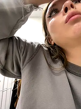 Snapshot of HannaJohnson chatting on 12/20/25, 06:42 HannaJohnson online show from 12/20/25, 06:42