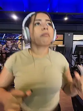 Snapshot of lunaxxx_69 chatting on 09/27/25, 03:28 lunaxxx 69 online show from 09/27/25, 03:28