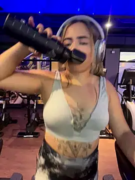 Snapshot of lunaxxx_69 chatting on 10/07/25, 09:34 lunaxxx 69 online show from 10/07/25, 09:34