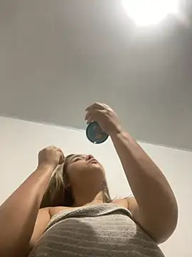 Snapshot of lunaxxx_69 chatting on 10/12/25, 01:15 lunaxxx 69 online show from 10/12/25, 01:15