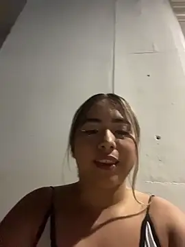 Snapshot of lunaxxx_69 chatting on 10/26/25, 01:11 lunaxxx 69 online show from 10/26/25, 01:11