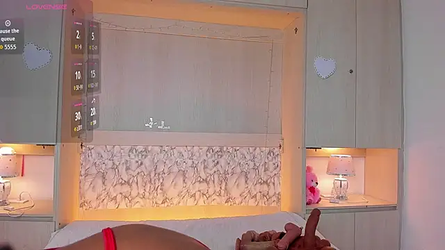 Snapshot of BeverlySteel chatting on 12/16/25, 07:52 BeverlySteel online show from 12/16/25, 07:52