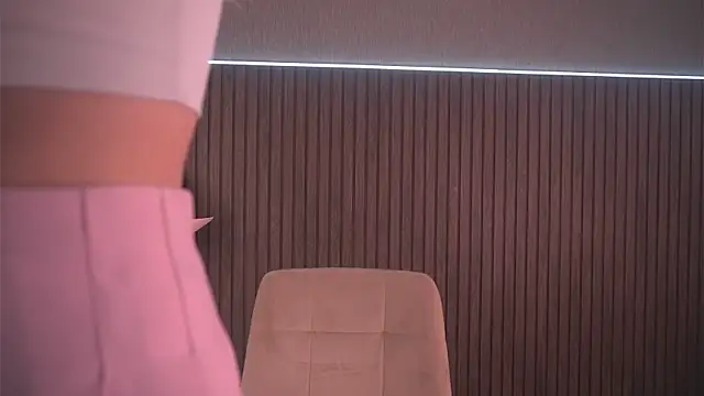 Snapshot of christie_luv chatting on 09/26/25, 05:11 christie luv online show from 09/26/25, 05:11