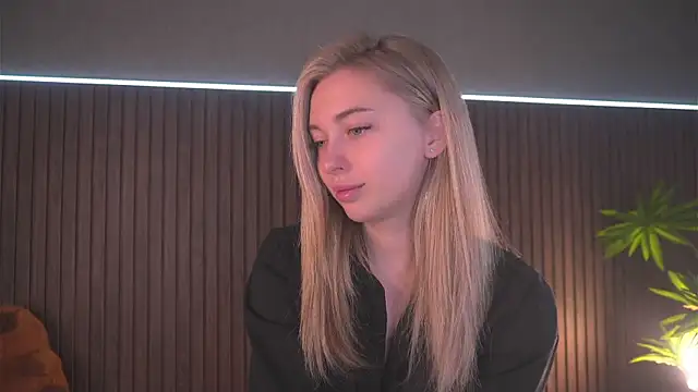 Snapshot of christie_luv chatting on 09/27/25, 05:23 christie luv online show from 09/27/25, 05:23