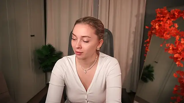 christie luv online show from 11/14/25, 02:27