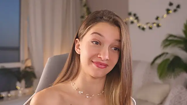 UdelaHathorne online show from 09/12/25, 04:18