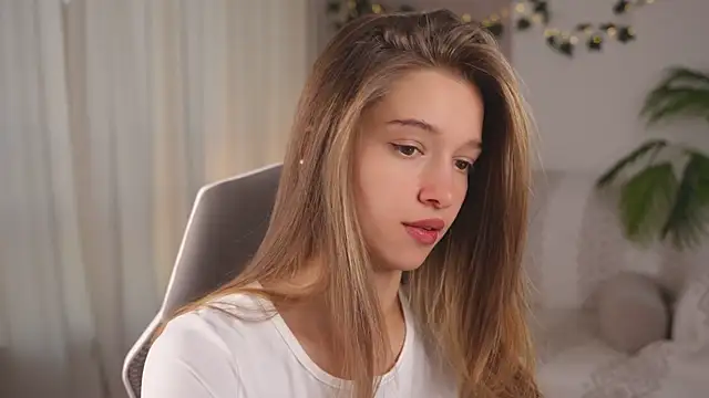 UdelaHathorne online show from 09/30/25, 02:44