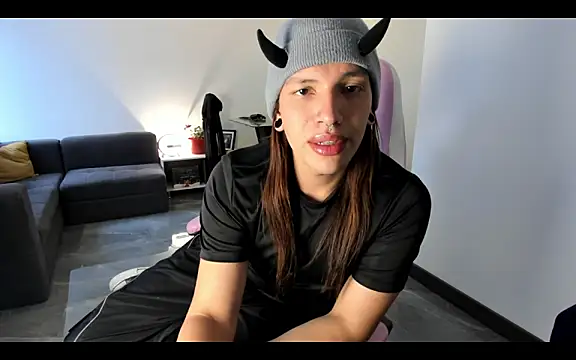 Snapshot of Loona_s chatting on 09/18/25, 10:12 Loona s online show from 09/18/25, 10:12