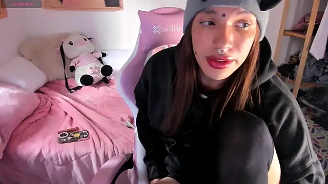 Snapshot of Loona_s chatting on 10/09/25, 08:07 Loona s online show from 10/09/25, 08:07