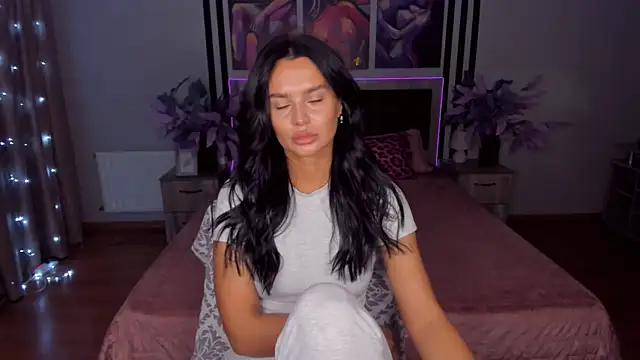 Snapshot of DanaSincere chatting on 09/24/25, 04:49 DanaSincere online show from 09/24/25, 04:49