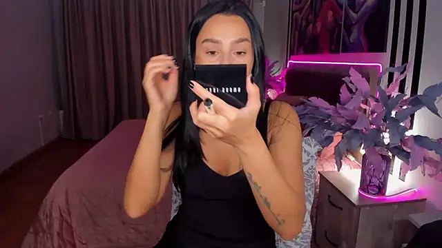 Snapshot of DanaSincere chatting on 10/24/25, 04:09 DanaSincere online show from 10/24/25, 04:09