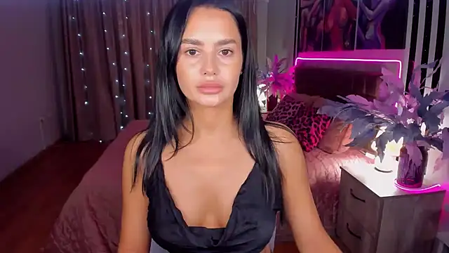 Snapshot of DanaSincere chatting on 11/09/25, 06:01 DanaSincere online show from 11/09/25, 06:01