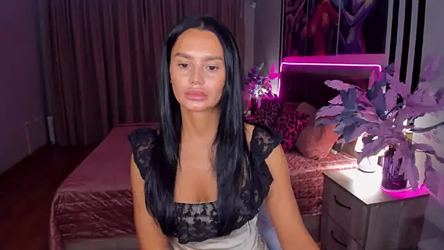 Snapshot of DanaSincere chatting on 11/18/25, 03:56 DanaSincere online show from 11/18/25, 03:56