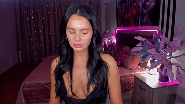 Snapshot of DanaSincere chatting on 11/20/25, 04:01 DanaSincere online show from 11/20/25, 04:01