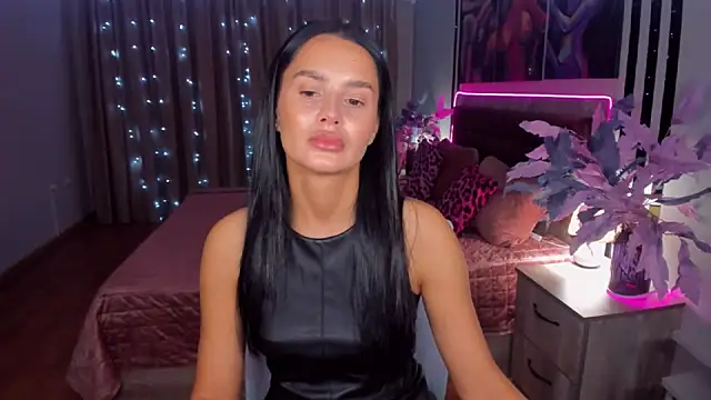 Snapshot of DanaSincere chatting on 11/21/25, 03:49 DanaSincere online show from 11/21/25, 03:49