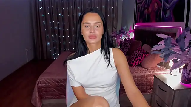 Snapshot of DanaSincere chatting on 11/24/25, 03:50 DanaSincere online show from 11/24/25, 03:50