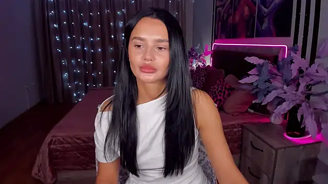 Snapshot of DanaSincere chatting on 11/25/25, 04:01 DanaSincere online show from 11/25/25, 04:01