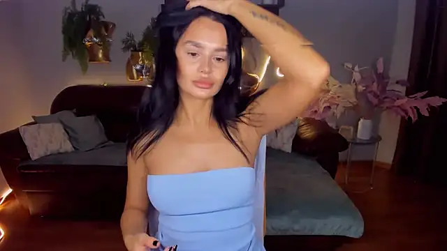 Snapshot of DanaSincere chatting on 12/14/25, 06:30 DanaSincere online show from 12/14/25, 06:30