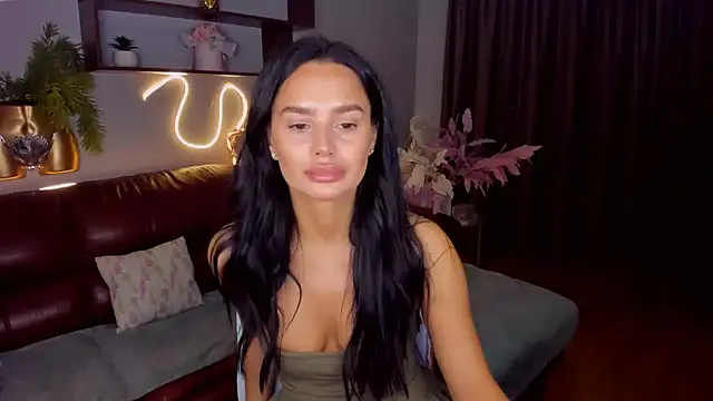 Snapshot of DanaSincere chatting on 12/16/25, 04:28 DanaSincere online show from 12/16/25, 04:28