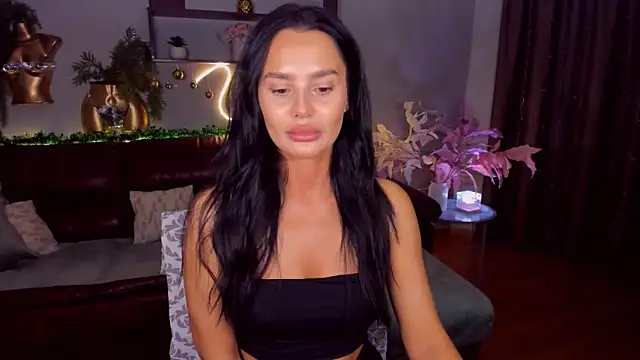 Snapshot of DanaSincere chatting on 12/17/25, 04:18 DanaSincere online show from 12/17/25, 04:18