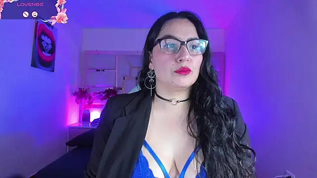 Snapshot of tamara_rouse1 chatting on 11/19/25, 04:56 tamara rouse1 online show from 11/19/25, 04:56