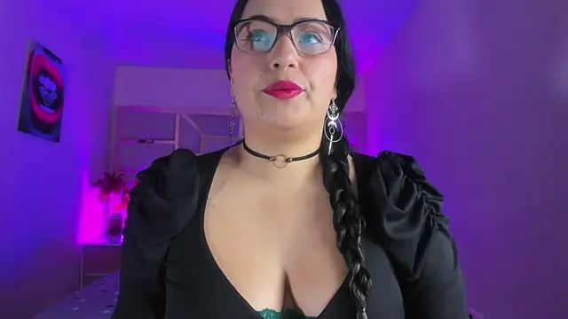 Snapshot of tamara_rouse1 chatting on 11/26/25, 04:46 tamara rouse1 online show from 11/26/25, 04:46